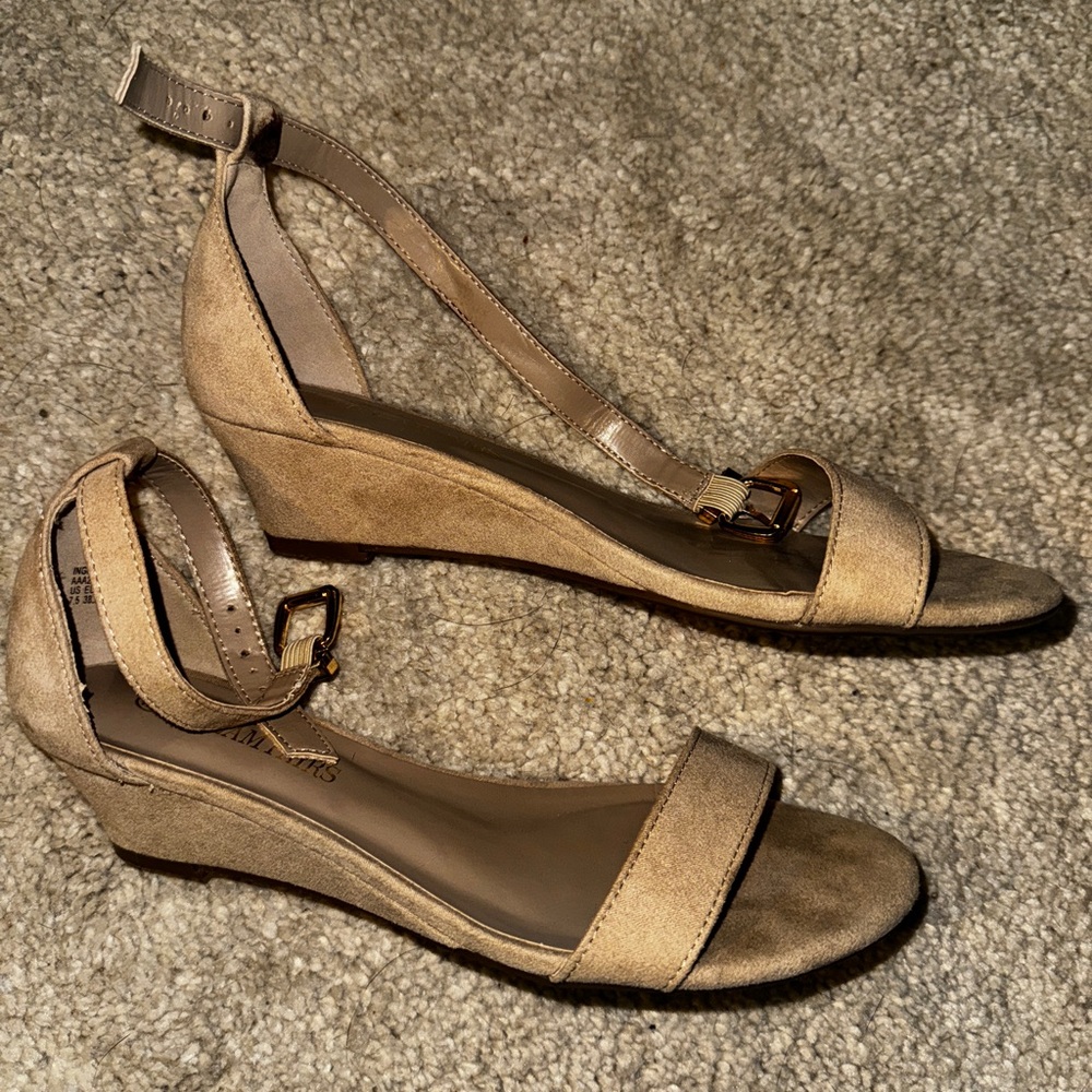 Stylish Tan Wedge Sandals